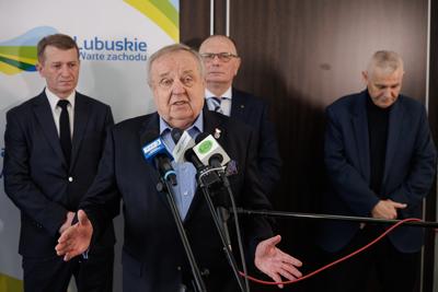 30 stycznia 2025 r. w Lubniewicach Zarząd Województwa Lubuskiego i parlamentarzyści rozmawiali z wiceministrem sportu i turystyki Ireneuszem Rasiem nt. założeń programu rozwoju infrastruktury sportowej