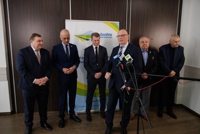 30 stycznia 2025 r. w Lubniewicach Zarząd Województwa Lubuskiego i parlamentarzyści rozmawiali z wiceministrem sportu i turystyki Ireneuszem Rasiem nt. założeń programu rozwoju infrastruktury sportowej