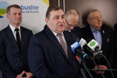 30 stycznia 2025 r. w Lubniewicach Zarząd Województwa Lubuskiego i parlamentarzyści rozmawiali z wiceministrem sportu i turystyki Ireneuszem Rasiem nt. założeń programu rozwoju infrastruktury sportowej