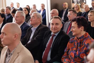 30 stycznia 2025 r. w Lubniewicach Zarząd Województwa Lubuskiego i parlamentarzyści rozmawiali z wiceministrem sportu i turystyki Ireneuszem Rasiem nt. założeń programu rozwoju infrastruktury sportowej