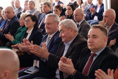 30 stycznia 2025 r. w Lubniewicach Zarząd Województwa Lubuskiego i parlamentarzyści rozmawiali z wiceministrem sportu i turystyki Ireneuszem Rasiem nt. założeń programu rozwoju infrastruktury sportowej