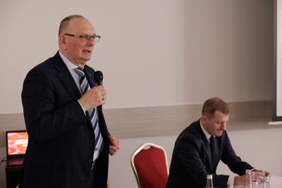 30 stycznia 2025 r. w Lubniewicach Zarząd Województwa Lubuskiego i parlamentarzyści rozmawiali z wiceministrem sportu i turystyki Ireneuszem Rasiem nt. założeń programu rozwoju infrastruktury sportowej