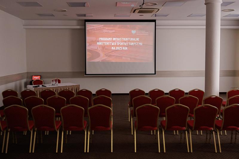 30 stycznia 2025 r. w Lubniewicach Zarząd Województwa Lubuskiego i parlamentarzyści rozmawiali z wiceministrem sportu i turystyki Ireneuszem Rasiem nt. założeń programu rozwoju infrastruktury sportowej