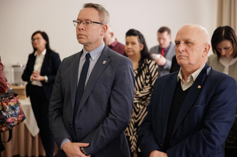 30 stycznia 2025 r. w Lubniewicach Zarząd Województwa Lubuskiego i parlamentarzyści rozmawiali z wiceministrem sportu i turystyki Ireneuszem Rasiem nt. założeń programu rozwoju infrastruktury sportowej