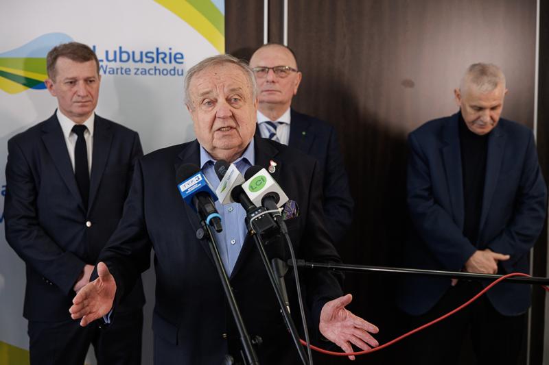 30 stycznia 2025 r. w Lubniewicach Zarząd Województwa Lubuskiego i parlamentarzyści rozmawiali z wiceministrem sportu i turystyki Ireneuszem Rasiem nt. założeń programu rozwoju infrastruktury sportowej