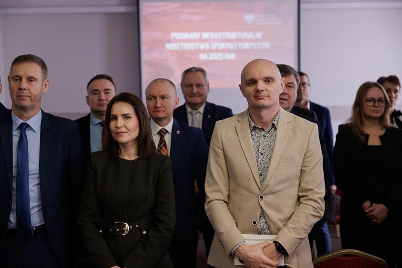 30 stycznia 2025 r. w Lubniewicach Zarząd Województwa Lubuskiego i parlamentarzyści rozmawiali z wiceministrem sportu i turystyki Ireneuszem Rasiem nt. założeń programu rozwoju infrastruktury sportowej