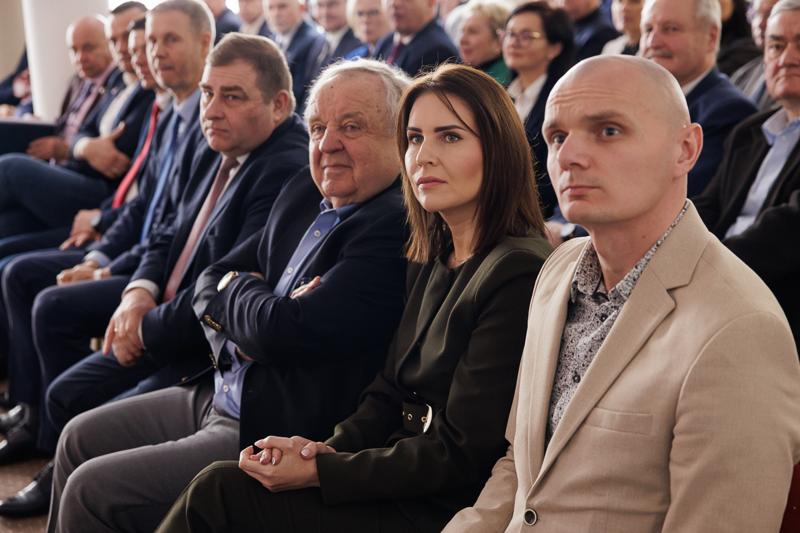 30 stycznia 2025 r. w Lubniewicach Zarząd Województwa Lubuskiego i parlamentarzyści rozmawiali z wiceministrem sportu i turystyki Ireneuszem Rasiem nt. założeń programu rozwoju infrastruktury sportowej