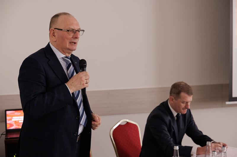 30 stycznia 2025 r. w Lubniewicach Zarząd Województwa Lubuskiego i parlamentarzyści rozmawiali z wiceministrem sportu i turystyki Ireneuszem Rasiem nt. założeń programu rozwoju infrastruktury sportowej