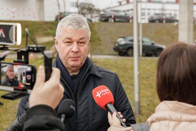Szpital Uniwersytecki w Zielonej Górze ma nową karetkę pediatryczną. Przekazanie sprzętu zakupionego w ramach dotacji z budżetu Województwa Lubuskiego odbyło się w piątek, 31 stycznia 2025 r. 