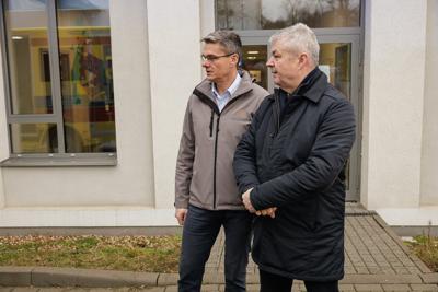 Szpital Uniwersytecki w Zielonej Górze ma nową karetkę pediatryczną. Przekazanie sprzętu zakupionego w ramach dotacji z budżetu Województwa Lubuskiego odbyło się w piątek, 31 stycznia 2025 r. 