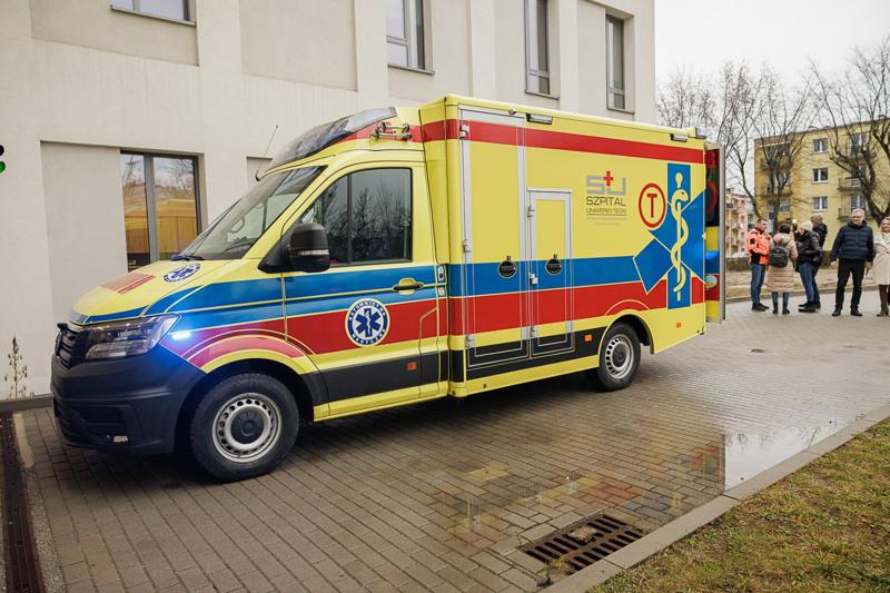 Szpital Uniwersytecki w Zielonej Górze ma nową karetkę pediatryczną. Przekazanie sprzętu zakupionego w ramach dotacji z budżetu Województwa Lubuskiego odbyło się w piątek, 31 stycznia 2025 r.