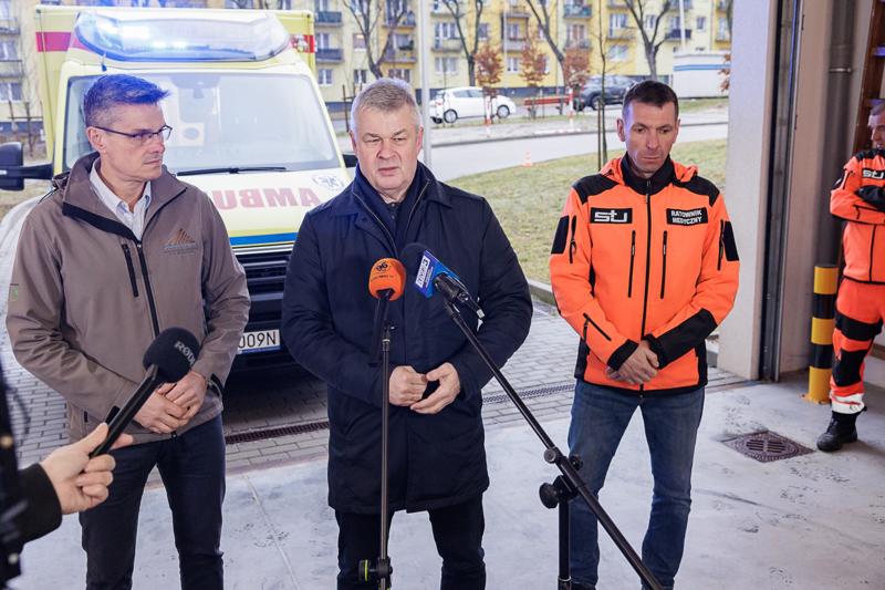 Szpital Uniwersytecki w Zielonej Górze ma nową karetkę pediatryczną. Przekazanie sprzętu zakupionego w ramach dotacji z budżetu Województwa Lubuskiego odbyło się w piątek, 31 stycznia 2025 r.