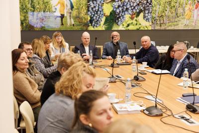 5 lutego w Sali Prasowej rozmawialiśmy o nowej inicjatywie – tworzeniu szlaków kulinarnych w naszym regionie. To szansa na promocję lokalnych smaków i tradycji, ale też impuls dla turystyki i rozwoju małych producentów.