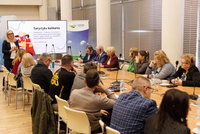 5 lutego w Sali Prasowej rozmawialiśmy o nowej inicjatywie – tworzeniu szlaków kulinarnych w naszym regionie. To szansa na promocję lokalnych smaków i tradycji, ale też impuls dla turystyki i rozwoju małych producentów.
