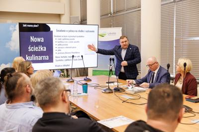 5 lutego w Sali Prasowej rozmawialiśmy o nowej inicjatywie – tworzeniu szlaków kulinarnych w naszym regionie. To szansa na promocję lokalnych smaków i tradycji, ale też impuls dla turystyki i rozwoju małych producentów.