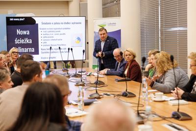 5 lutego w Sali Prasowej rozmawialiśmy o nowej inicjatywie – tworzeniu szlaków kulinarnych w naszym regionie. To szansa na promocję lokalnych smaków i tradycji, ale też impuls dla turystyki i rozwoju małych producentów.