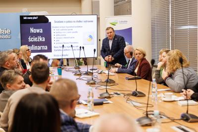 5 lutego w Sali Prasowej rozmawialiśmy o nowej inicjatywie – tworzeniu szlaków kulinarnych w naszym regionie. To szansa na promocję lokalnych smaków i tradycji, ale też impuls dla turystyki i rozwoju małych producentów.