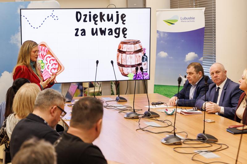 5 lutego w Sali Prasowej rozmawialiśmy o nowej inicjatywie – tworzeniu szlaków kulinarnych w naszym regionie. To szansa na promocję lokalnych smaków i tradycji, ale też impuls dla turystyki i rozwoju małych producentów.
