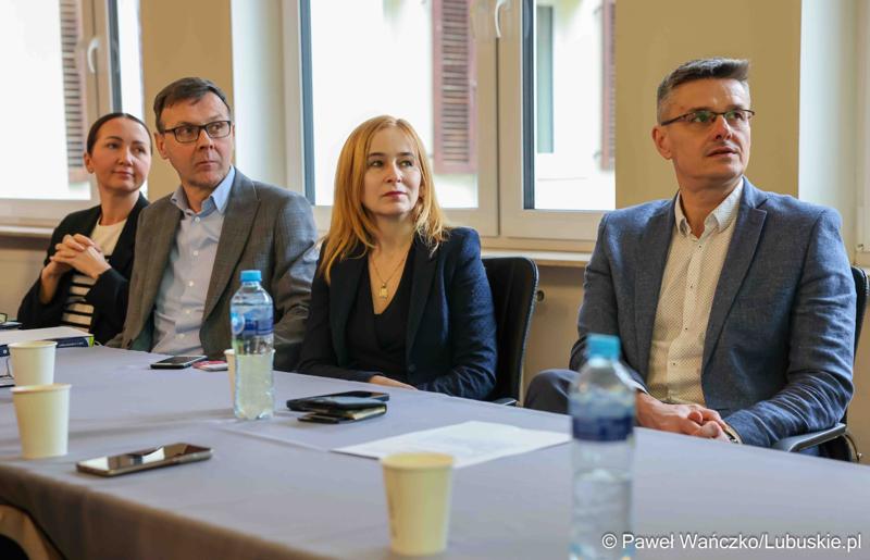 Spotkanie wicemarszałka województwa lubuskiego Sebastiana Ciemnoczołowskiego z przedstawicielami lubuskich jednostek ochrony zdrowia.