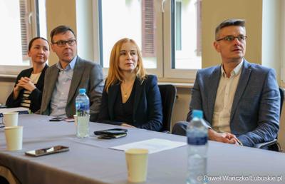 Spotkanie wicemarszałka województwa lubuskiego Sebastiana Ciemnoczołowskiego z przedstawicielami lubuskich jednostek ochrony zdrowia.