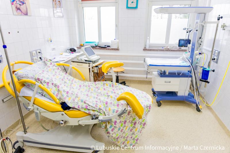 Lokal na potrzeby poradni przekazała gmina Dobiegniew. Lecznica zapewniła kadrę medyczną, a samorząd województwa zakup nowoczesnych aparatów USG w Dobiegniewie i Drezdenku na kwotę 299 tysięcy złotych.
