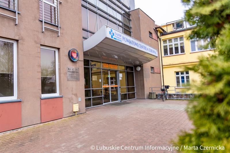 Usługi w Dobiegniewie realizuje Szpital Powiatowy w Drezdenku, funkcjonujący w ramach Powiatowego Centrum Zdrowia. Lokal na potrzeby poradni przekazała gmina Dobiegniew. Lecznica zapewniła kadrę medyczną, a samorząd województwa zakup nowoczesnych aparatów USG w Dobiegniewie i Drezdenku na kwotę 299 tysięcy złotych.