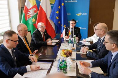Spotkanie marszałka Marcina Jabłońskiego oraz wojewody lubuskiego Marka Cebuli z premierem Brandenburgii drem Dietmarem Woidke 