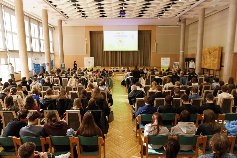 LUBUSKIE OBCHODY OGÓLNOPOLSKIEGO DNIA TRANSPLANTACJI 

26 stycznia obchodzimy ogólnopolski dzień transplantacji, ustanowiony z okazji pierwszego udanego przeszczepu nerki w 1966 roku w I Klinice Chirurgicznej Akademii Medycznej w Warszawie. Lubuskie obchody zostały przeniesione na 19 lutego br. z uwagi na okres ferii zimowych