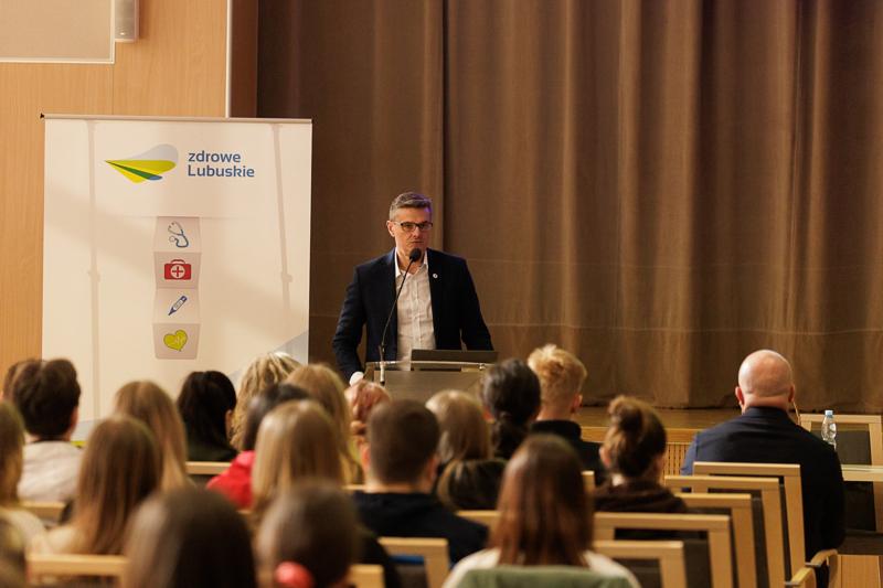 LUBUSKIE OBCHODY OGÓLNOPOLSKIEGO DNIA TRANSPLANTACJI 

26 stycznia obchodzimy ogólnopolski dzień transplantacji, ustanowiony z okazji pierwszego udanego przeszczepu nerki w 1966 roku w I Klinice Chirurgicznej Akademii Medycznej w Warszawie. Lubuskie obchody zostały przeniesione na 19 lutego br. z uwagi na okres ferii zimowych