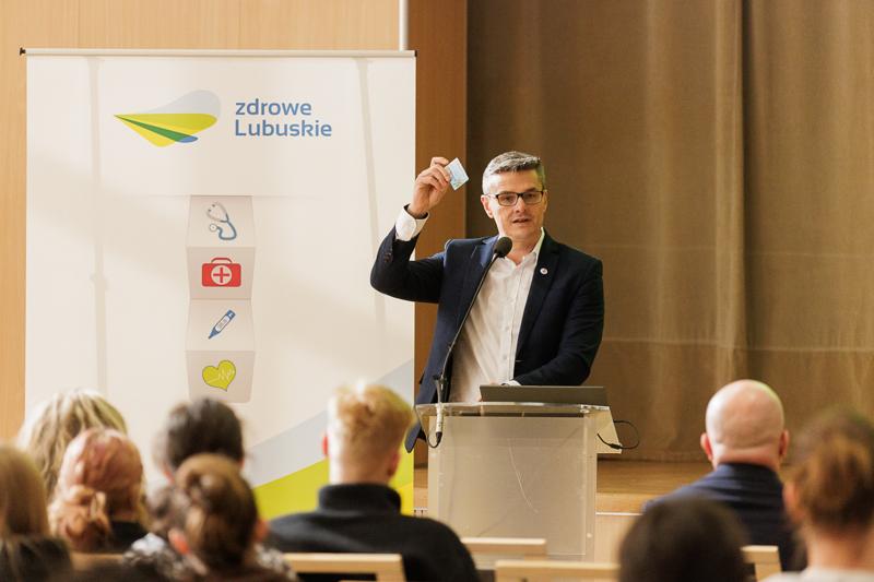 LUBUSKIE OBCHODY OGÓLNOPOLSKIEGO DNIA TRANSPLANTACJI 

26 stycznia obchodzimy ogólnopolski dzień transplantacji, ustanowiony z okazji pierwszego udanego przeszczepu nerki w 1966 roku w I Klinice Chirurgicznej Akademii Medycznej w Warszawie. Lubuskie obchody zostały przeniesione na 19 lutego br. z uwagi na okres ferii zimowych