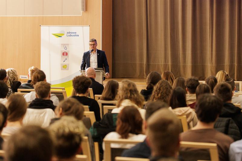 LUBUSKIE OBCHODY OGÓLNOPOLSKIEGO DNIA TRANSPLANTACJI 

26 stycznia obchodzimy ogólnopolski dzień transplantacji, ustanowiony z okazji pierwszego udanego przeszczepu nerki w 1966 roku w I Klinice Chirurgicznej Akademii Medycznej w Warszawie. Lubuskie obchody zostały przeniesione na 19 lutego br. z uwagi na okres ferii zimowych