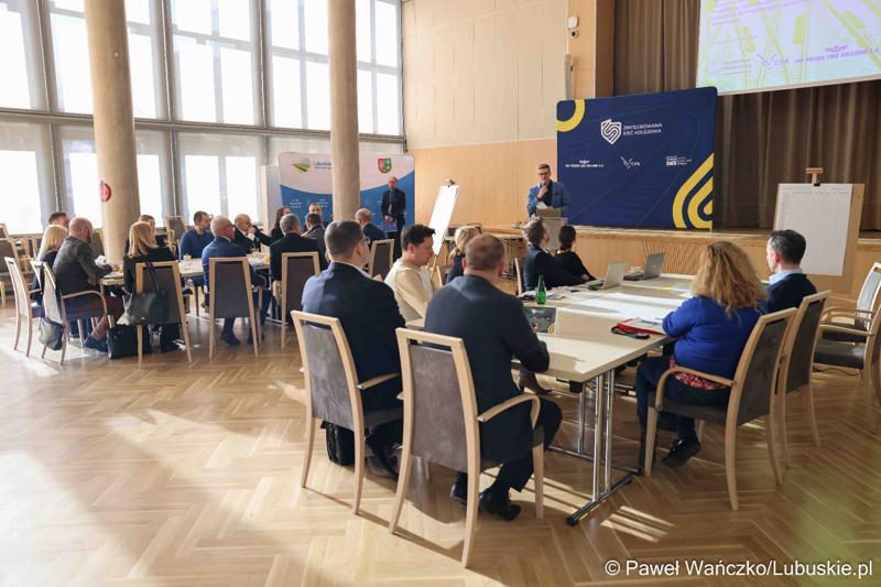 Regionalny panel ekspercki, w Urzędzie Marszałkowskim w Zielonej Górze, dot. projektu Zintegrowana Sieć Kolejowa