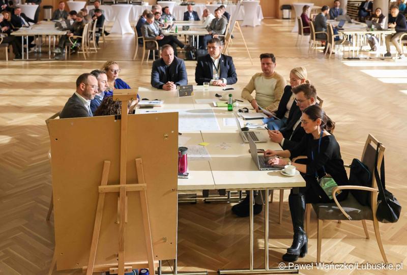 Regionalny panel ekspercki, w Urzędzie Marszałkowskim w Zielonej Górze, dot. projektu Zintegrowana Sieć Kolejowa