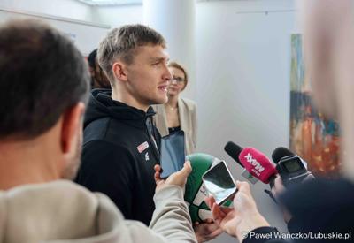 Uczestnicy konferencji prasowej dot. przekazania dotacji dla klubu Orlen Zastal Zielona Góra