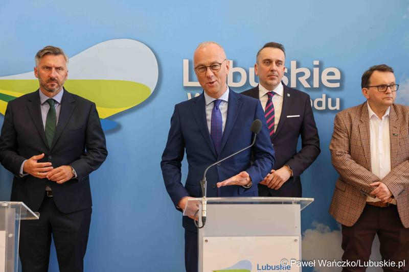 Uczestnicy konferencji prasowej poświęconej sektorowi badań kosmicznych
