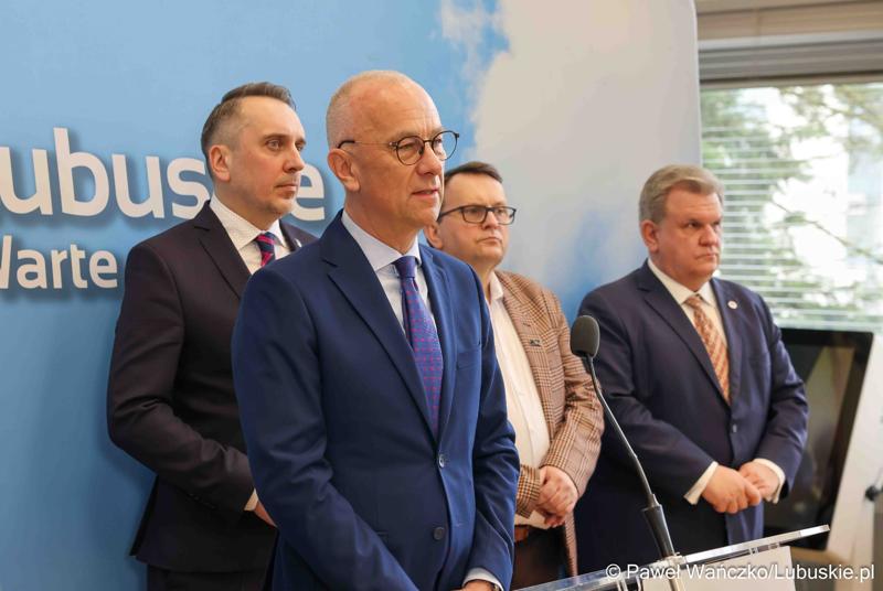 Uczestnicy konferencji prasowej poświęconej sektorowi badań kosmicznych