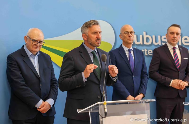 Uczestnicy konferencji prasowej poświęconej sektorowi badań kosmicznych