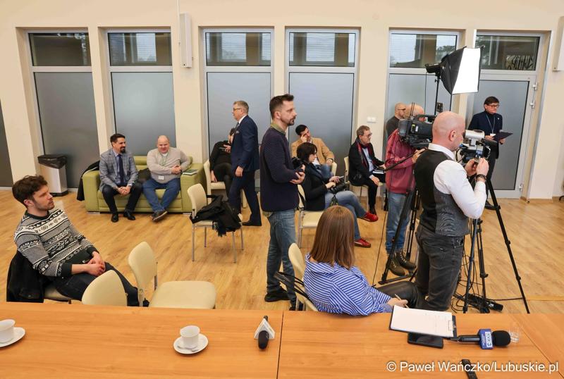 Uczestnicy konferencji prasowej poświęconej sektorowi badań kosmicznych