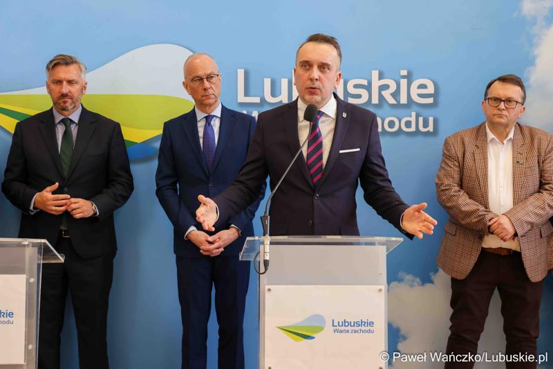 Uczestnicy konferencji prasowej poświęconej sektorowi badań kosmicznych