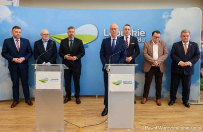 Uczestnicy konferencji prasowej poświęconej sektorowi badań kosmicznych