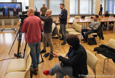 Uczestnicy konferencji prasowej poświęconej sektorowi badań kosmicznych
