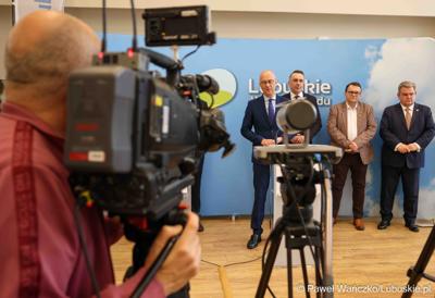 Uczestnicy konferencji prasowej poświęconej sektorowi badań kosmicznych