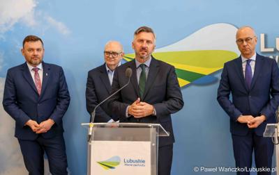 Uczestnicy konferencji prasowej poświęconej sektorowi badań kosmicznych