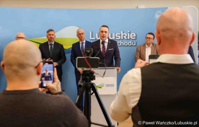 Uczestnicy konferencji prasowej poświęconej sektorowi badań kosmicznych