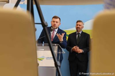 Uczestnicy konferencji prasowej poświęconej sektorowi badań kosmicznych
