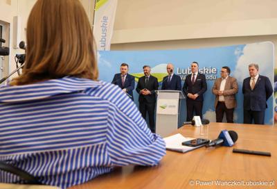Uczestnicy konferencji prasowej poświęconej sektorowi badań kosmicznych