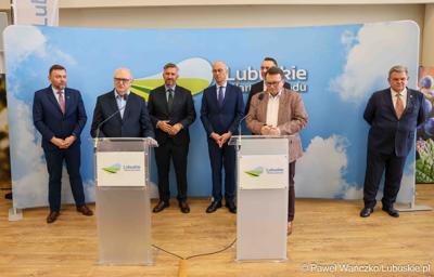 Uczestnicy konferencji prasowej poświęconej sektorowi badań kosmicznych