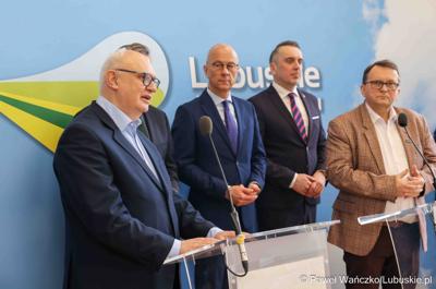 Uczestnicy konferencji prasowej poświęconej sektorowi badań kosmicznych