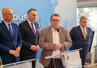 Uczestnicy konferencji prasowej poświęconej sektorowi badań kosmicznych