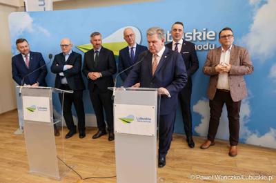Uczestnicy konferencji prasowej poświęconej sektorowi badań kosmicznych